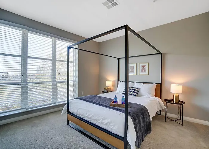The Urban Oasis Garage Parking Walk-in Shower Apartamento Columbus