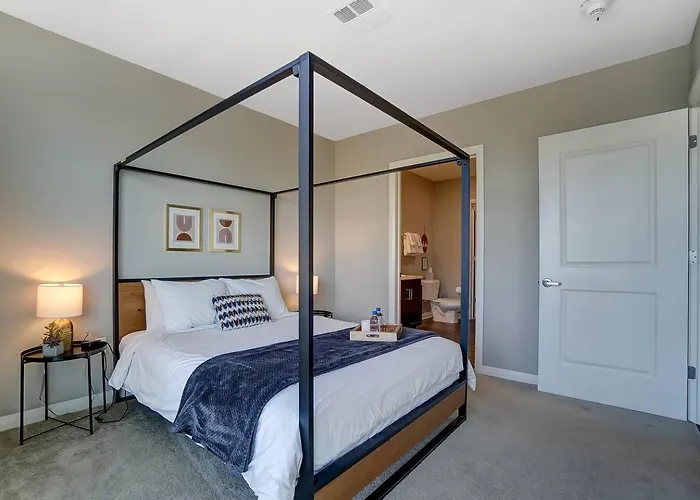The Urban Oasis Garage Parking Walk-in Shower Apartamento Columbus