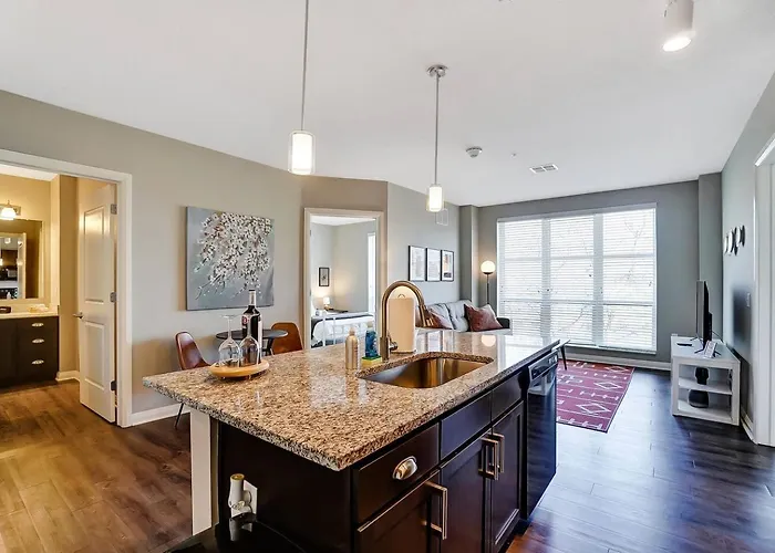 The Urban Oasis Garage Parking Walk-in Shower Apartamento Columbus