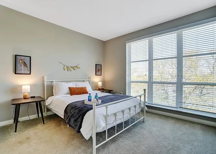 The Urban Oasis Garage Parking Walk-in Shower Apartamento Columbus